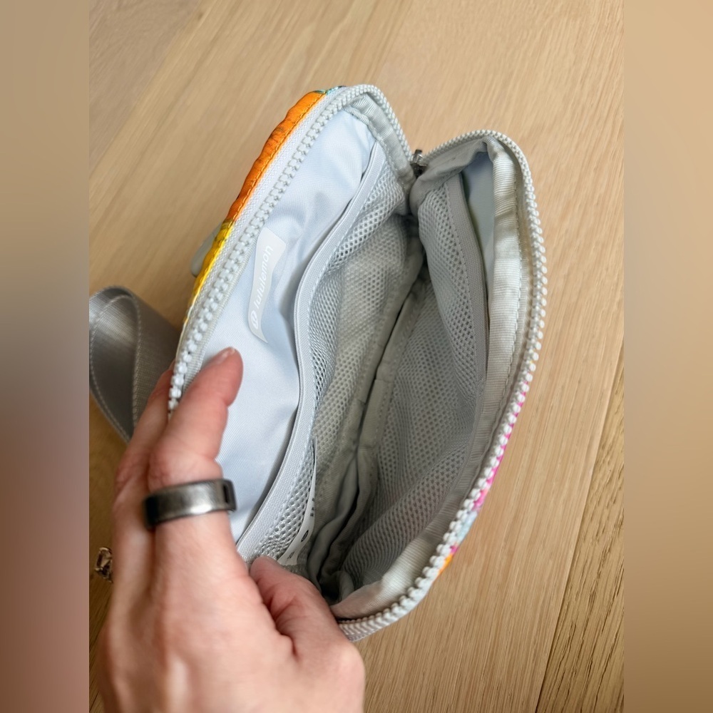 Lululemon Everywhere Belt Bag *1L in No Limits White Multi - Picture 3 of 5